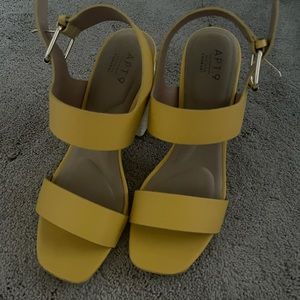 Yellow sandals with block heel